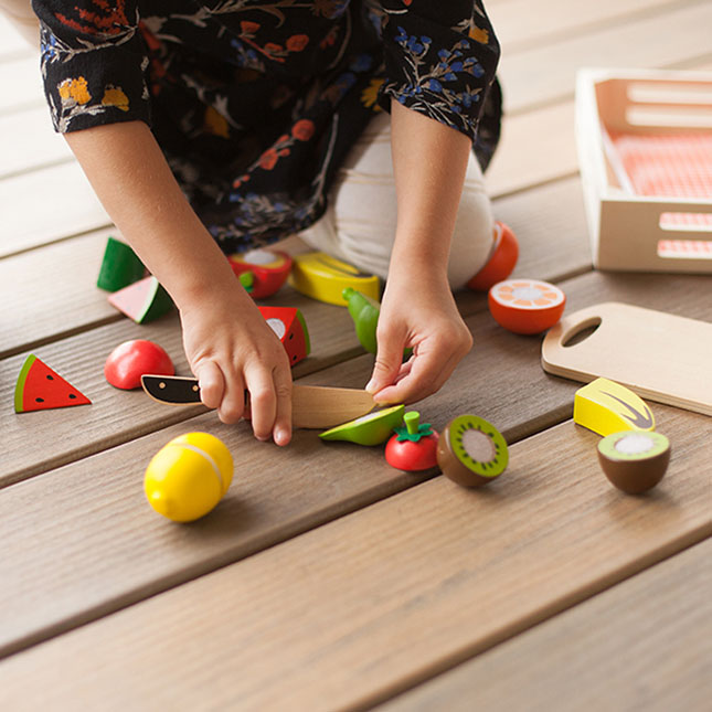チョコ★ 　Blue Rabbit 韓国語絵本・知育玩具セット Orchard Fresh Cutting Fruit - - Fat Brain Toys
