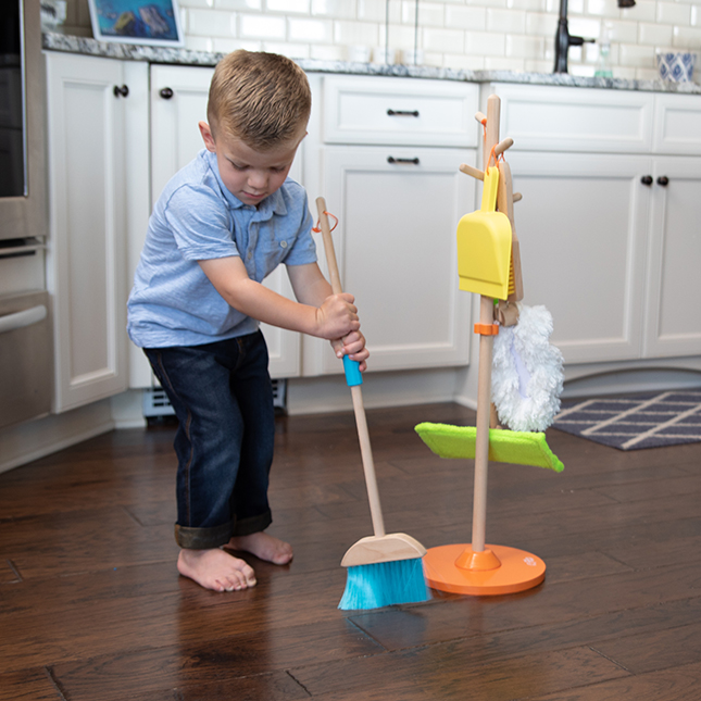 Fat Brain Toys Sweep, Scrub, and Shine Cleaning Set