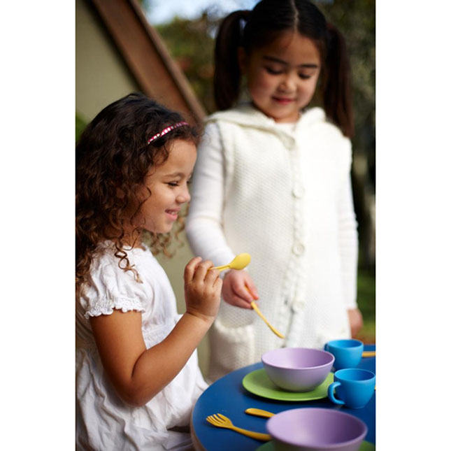 Green Toys Dish Set - 24 Piece Dishwasher Safe Creative Play Toys for Developing Social Skills in Children. Kitchen Toys