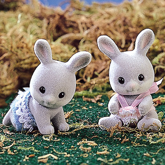 Twins 8. Cottontail Grey Rabbit Sylvanian Families. Кролик Близнецы. Белый кролик Близнецы. Мягкие игрушки Близнецы животные.