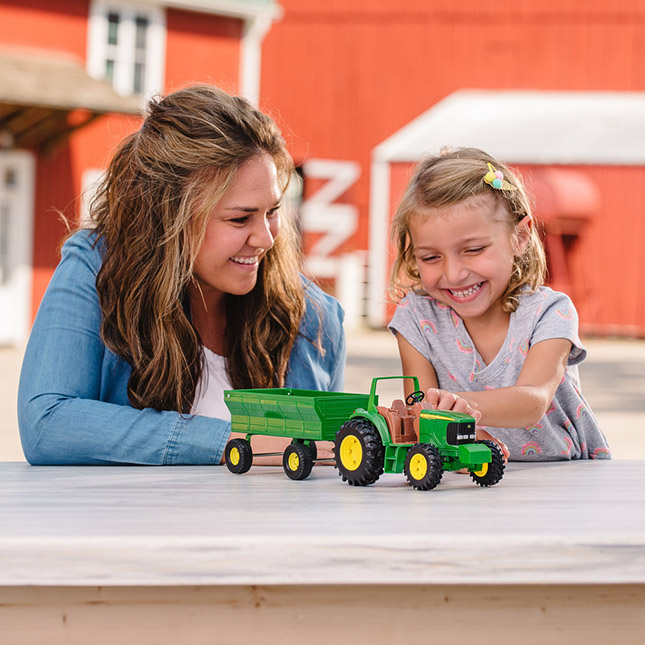 8 inch John Deere Tractor and Wagon - Best for Ages 3 to 9