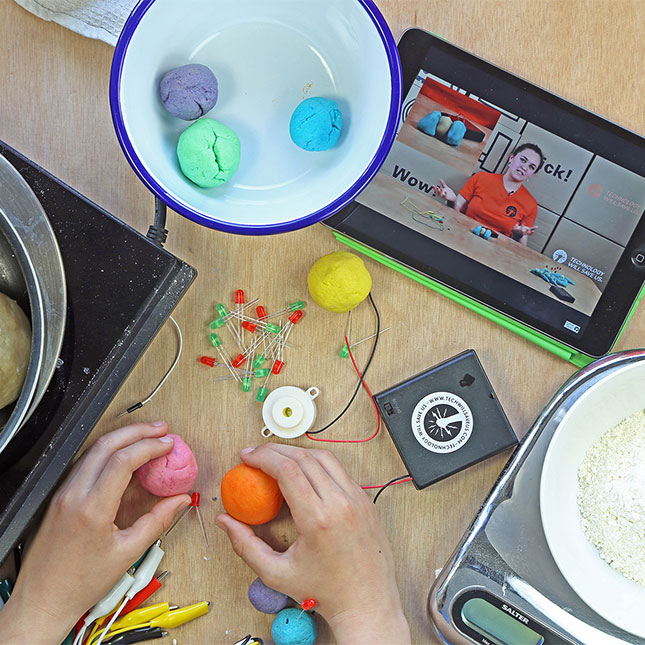 DIY Electro Dough Kit Fat Brain Toys