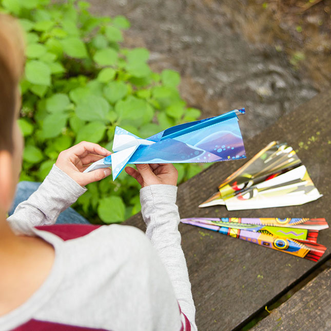 world-record-paper-airplane-book-best-arts-crafts-for-ages-6-to-7