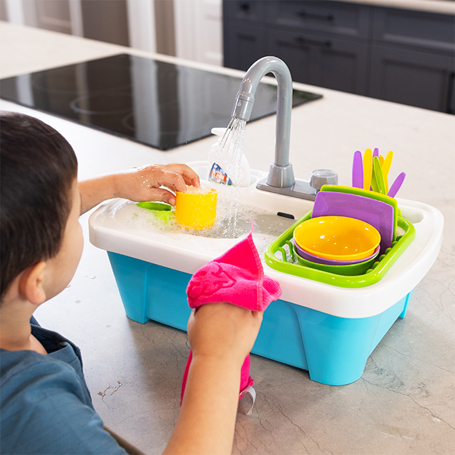 Fat Brain Toys Role Playing Kitchen Sink Imaginative Play for Ages 3 to 8