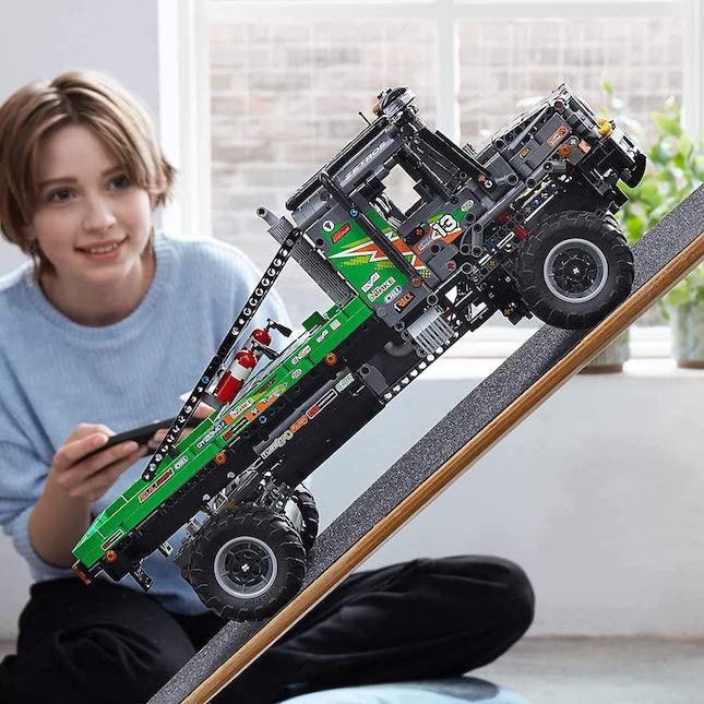 Lego Technic : Le camion d'essai 4x4 Mercedes-Benz Zetros - Jeux et jouets  LEGO ® - Avenue des Jeux